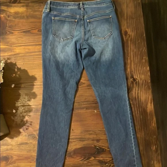 Universal Thread Women’s Jeans - Picture 3 of 3